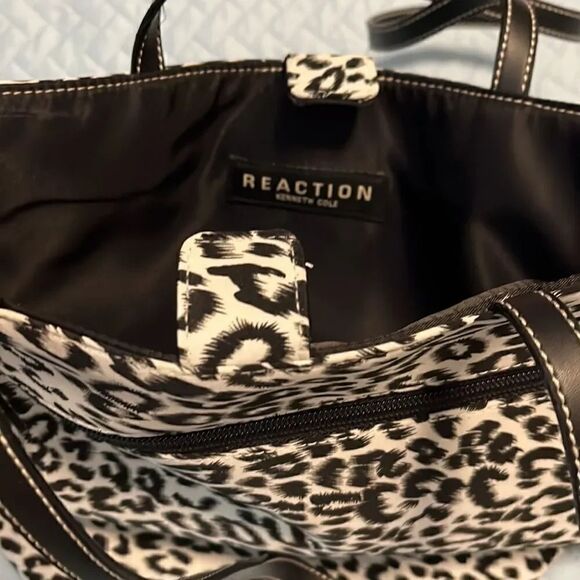Kenneth Cole Reaction bag  - Picture 4 of 5